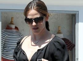 jennifer garner nip|Oh My! Jennifer Garner Flashes Nipple In Sheer Top While Out。